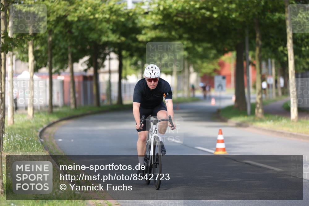 10.08.2025 - GEWOBA Citytriathlon Bremen Yannick Fuchs http://msf.ph/oto/8542723 10.08.2025 10:42:03 Radfahren 9, 41, 177, 223, 410 meine-sportfotos.de