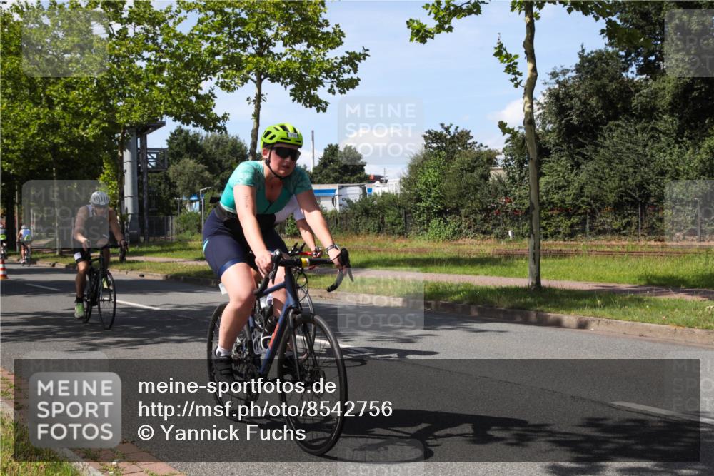 10.08.2025 - GEWOBA Citytriathlon Bremen Yannick Fuchs http://msf.ph/oto/8542756 10.08.2025 14:33:03 Radfahren 14, 15, 37, 82, 93, 118, 122, 207, 357, 387, 473, 501 meine-sportfotos.de