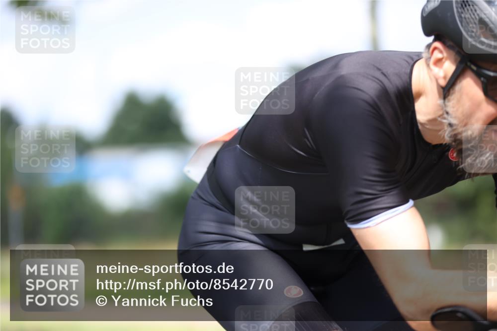 10.08.2025 - GEWOBA Citytriathlon Bremen Yannick Fuchs http://msf.ph/oto/8542770 10.08.2025 12:49:04 Radfahren 578, 621, 641, 649, 682, 788, 863, 950, 1010, 1027 meine-sportfotos.de