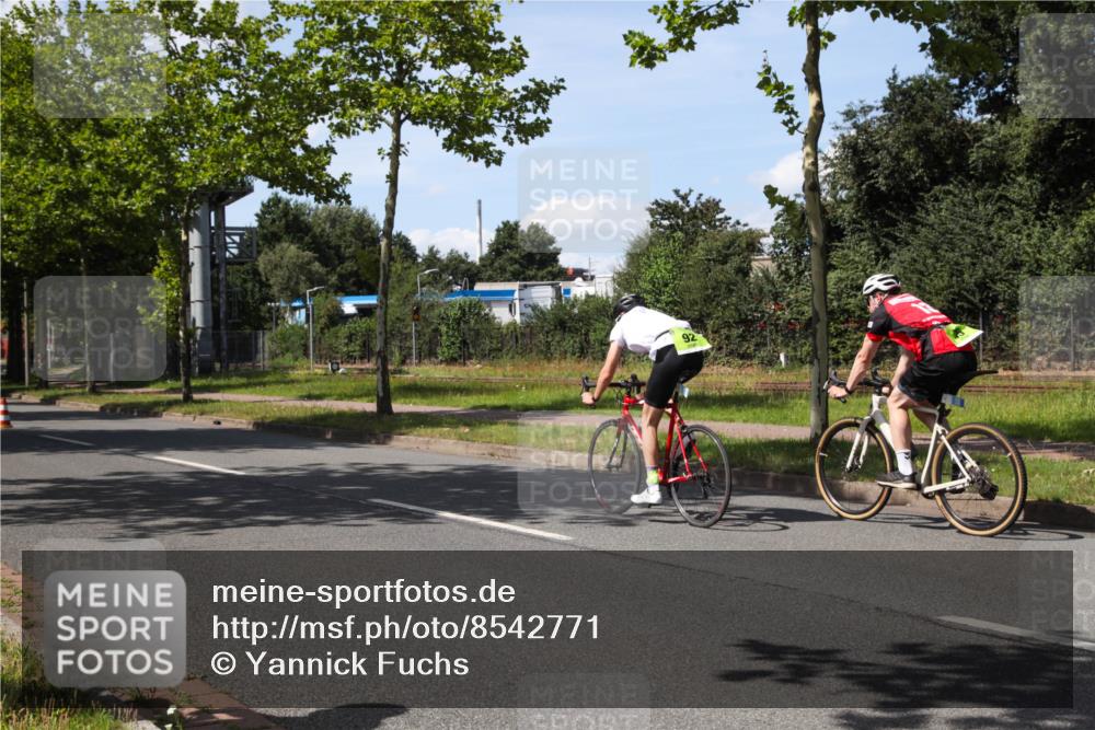 10.08.2025 - GEWOBA Citytriathlon Bremen Yannick Fuchs http://msf.ph/oto/8542771 10.08.2025 14:33:04 Radfahren 14, 15, 37, 82, 93, 122, 207, 357, 387, 473, 501 meine-sportfotos.de