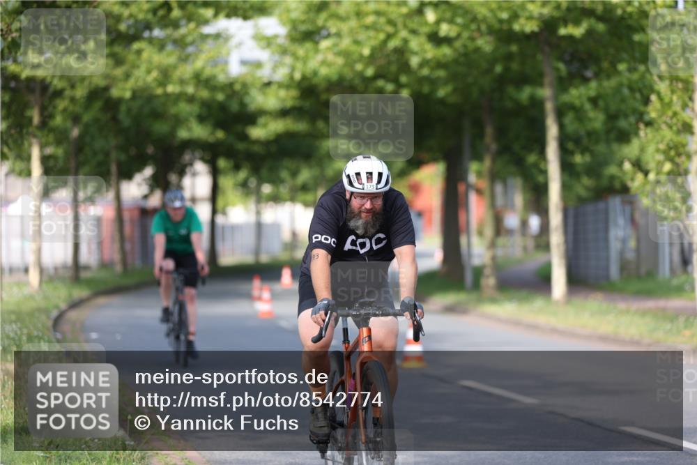10.08.2025 - GEWOBA Citytriathlon Bremen Yannick Fuchs http://msf.ph/oto/8542774 10.08.2025 10:42:17 Radfahren 25, 131, 167, 189 meine-sportfotos.de