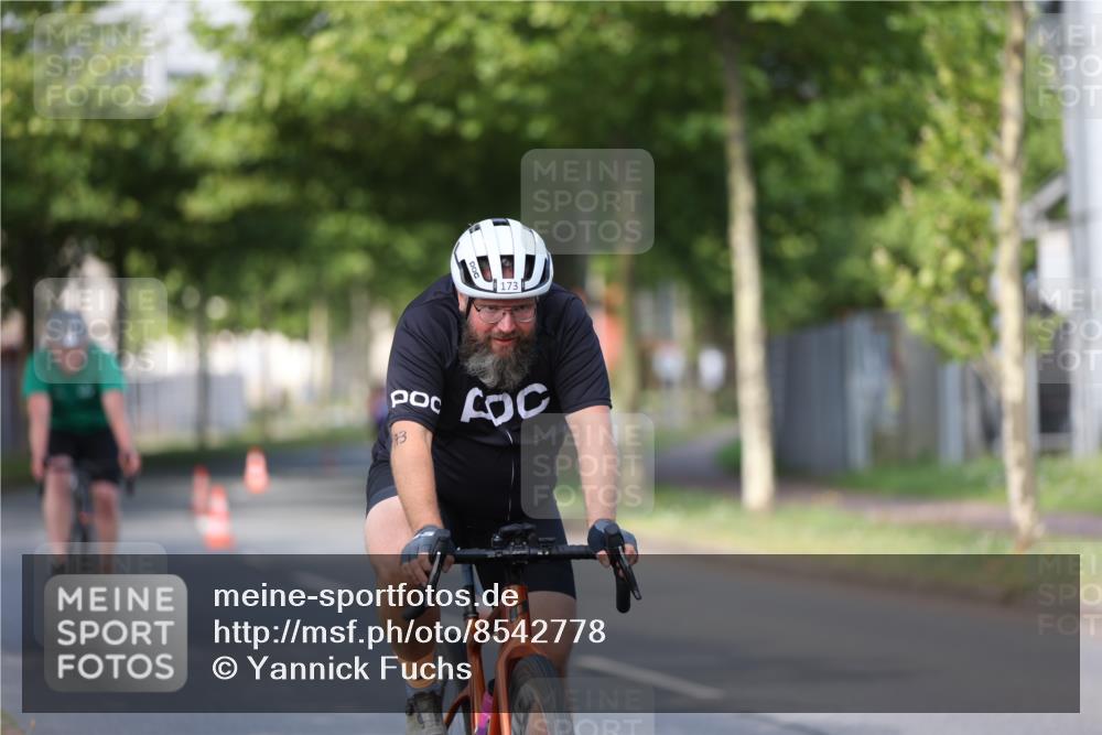 10.08.2025 - GEWOBA Citytriathlon Bremen Yannick Fuchs http://msf.ph/oto/8542778 10.08.2025 10:42:17 Radfahren 25, 131, 167, 189 meine-sportfotos.de