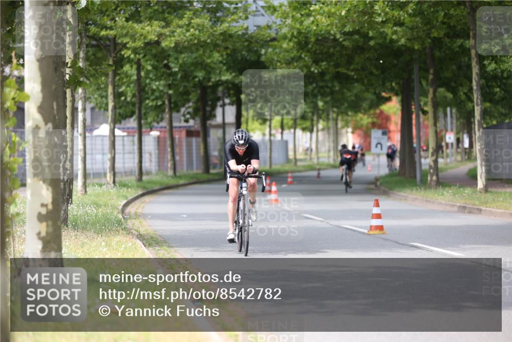 10.08.2025 - GEWOBA Citytriathlon Bremen Yannick Fuchs http://msf.ph/oto/8542782 10.08.2025 12:49:07 Radfahren 578, 641, 649, 682, 788, 840, 863, 950, 1010, 1027 meine-sportfotos.de
