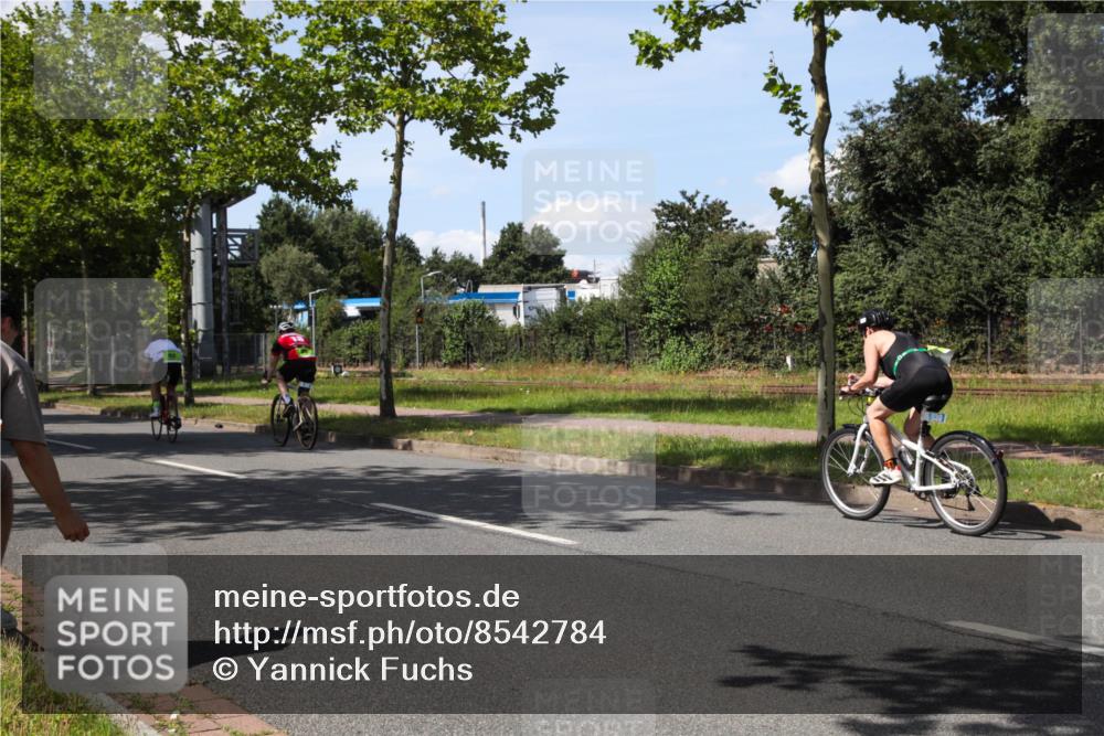 10.08.2025 - GEWOBA Citytriathlon Bremen Yannick Fuchs http://msf.ph/oto/8542784 10.08.2025 14:33:06 Radfahren 14, 37, 93, 122, 207, 357, 387, 473, 501 meine-sportfotos.de