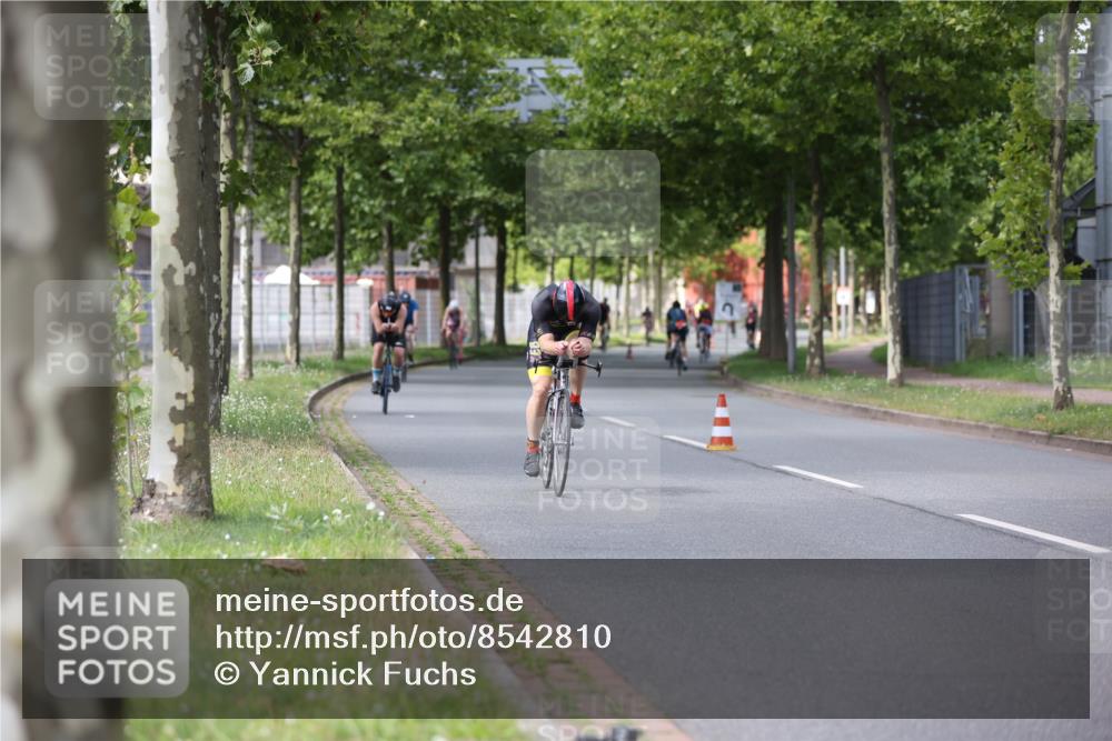10.08.2025 - GEWOBA Citytriathlon Bremen Yannick Fuchs http://msf.ph/oto/8542810 10.08.2025 12:49:17 Radfahren 593, 774, 806, 840, 888, 942, 950, 1027 meine-sportfotos.de