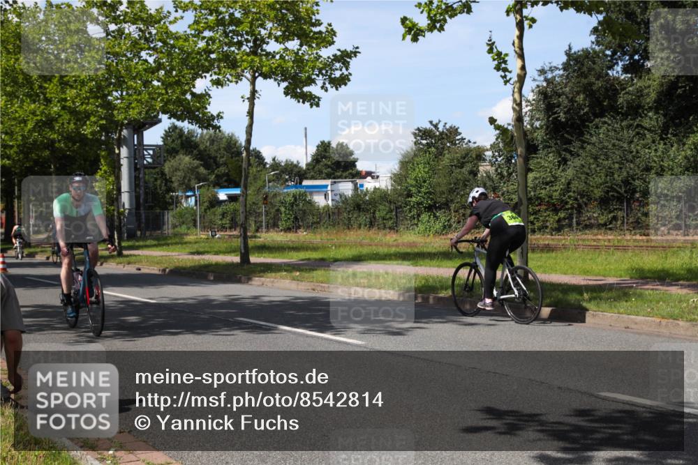 10.08.2025 - GEWOBA Citytriathlon Bremen Yannick Fuchs http://msf.ph/oto/8542814 10.08.2025 14:33:10 Radfahren 14, 37, 93, 122, 207, 357, 387, 473, 501 meine-sportfotos.de