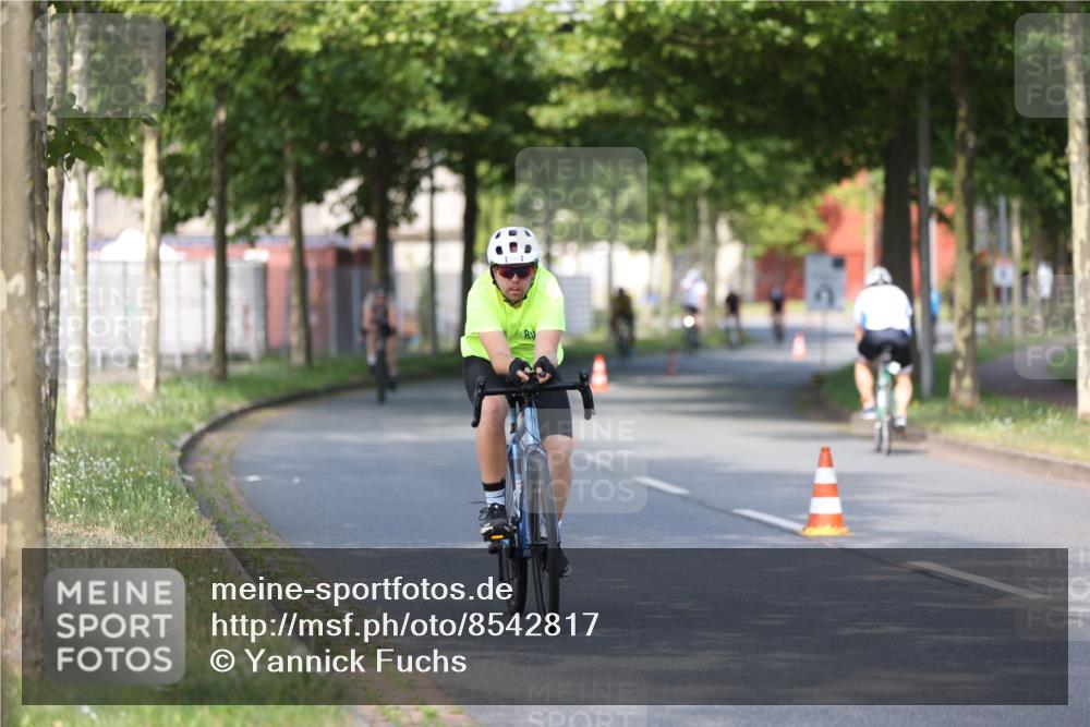 10.08.2025 - GEWOBA Citytriathlon Bremen Yannick Fuchs http://msf.ph/oto/8542817 10.08.2025 10:42:24 Radfahren 13, 25, 89, 131, 167, 175, 189, 199 meine-sportfotos.de