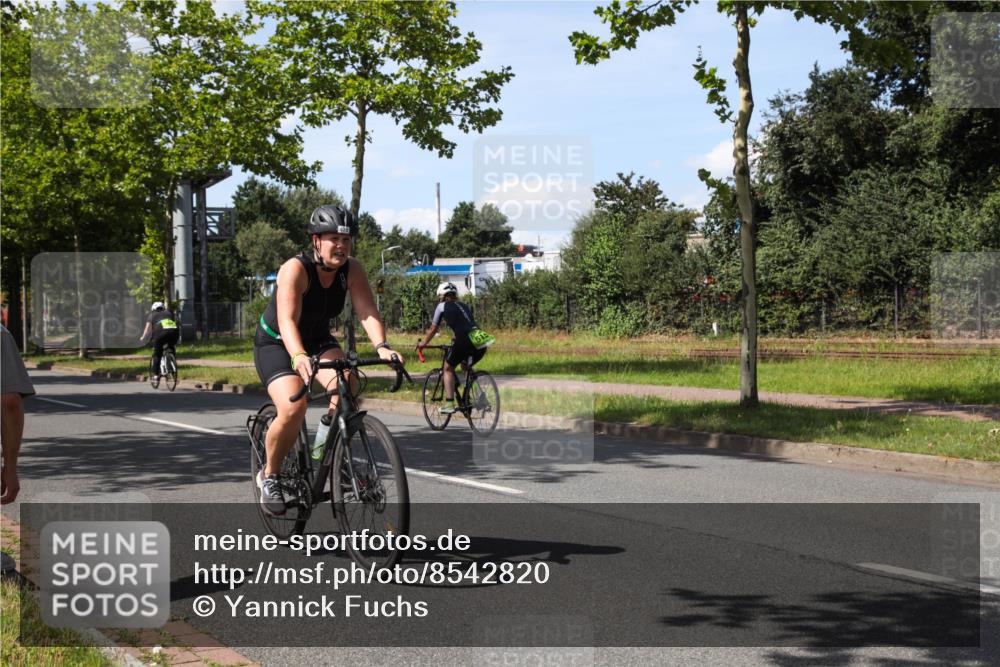 10.08.2025 - GEWOBA Citytriathlon Bremen Yannick Fuchs http://msf.ph/oto/8542820 10.08.2025 14:33:12 Radfahren 14, 37, 93, 207, 357, 473, 518 meine-sportfotos.de