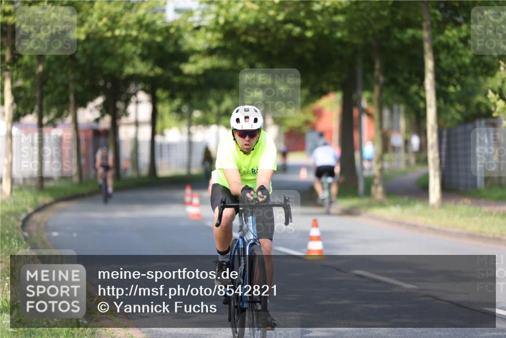 10.08.2025 - GEWOBA Citytriathlon Bremen Yannick Fuchs http://msf.ph/oto/8542821 10.08.2025 10:42:24 Radfahren 13, 25, 89, 131, 167, 175, 189, 199 meine-sportfotos.de