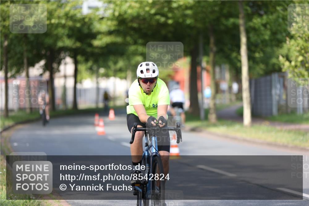 10.08.2025 - GEWOBA Citytriathlon Bremen Yannick Fuchs http://msf.ph/oto/8542824 10.08.2025 10:42:24 Radfahren 13, 25, 89, 131, 167, 175, 189, 199 meine-sportfotos.de