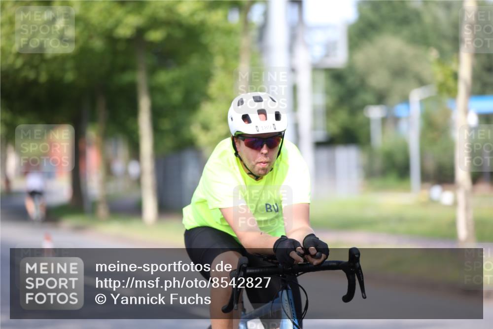 10.08.2025 - GEWOBA Citytriathlon Bremen Yannick Fuchs http://msf.ph/oto/8542827 10.08.2025 10:42:25 Radfahren 13, 25, 89, 131, 167, 175, 189, 199 meine-sportfotos.de
