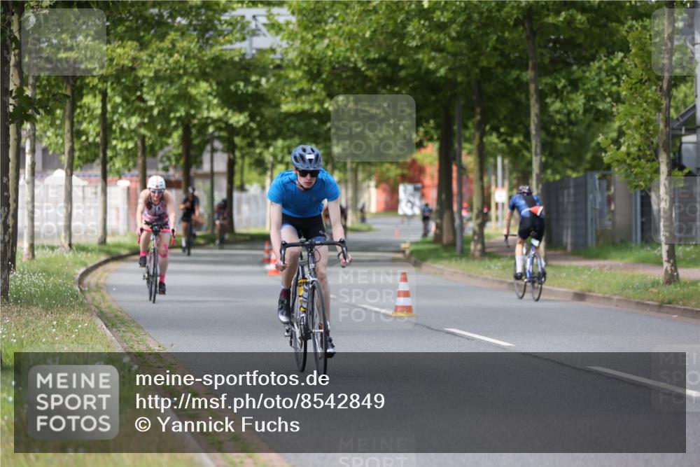 10.08.2025 - GEWOBA Citytriathlon Bremen Yannick Fuchs http://msf.ph/oto/8542849 10.08.2025 12:49:21 Radfahren 560, 593, 702, 774, 806, 840, 841, 888, 942 meine-sportfotos.de