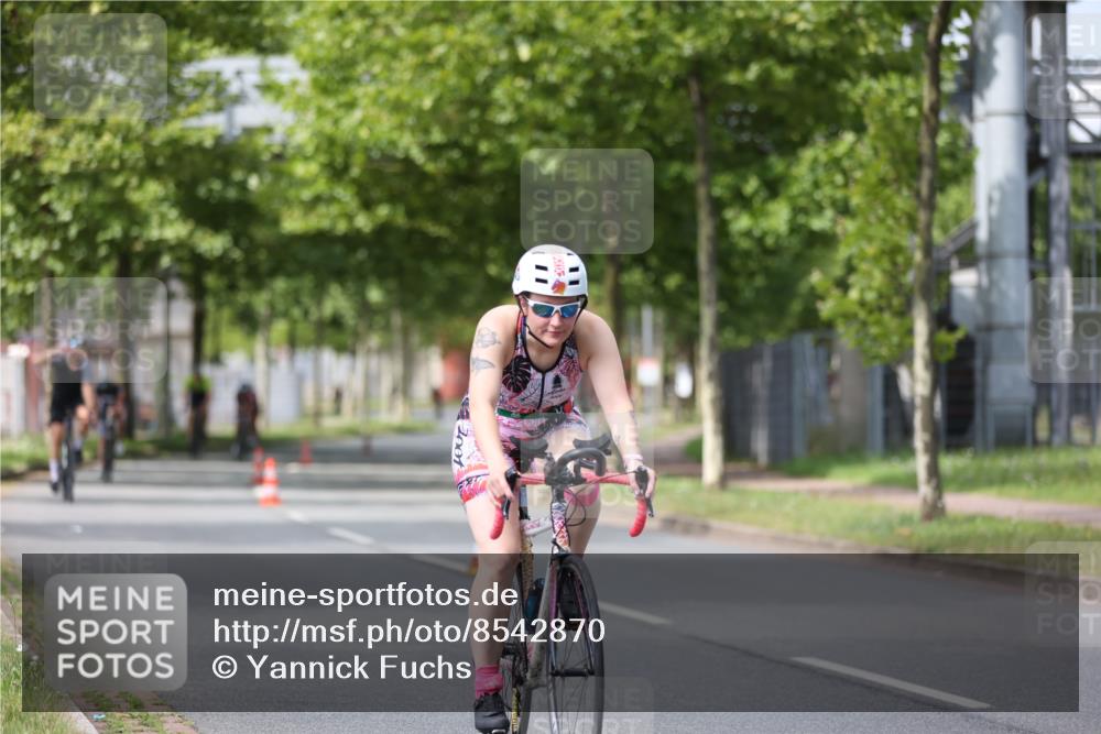 10.08.2025 - GEWOBA Citytriathlon Bremen Yannick Fuchs http://msf.ph/oto/8542870 10.08.2025 12:49:24 Radfahren 560, 593, 702, 774, 806, 840, 841, 888, 942 meine-sportfotos.de
