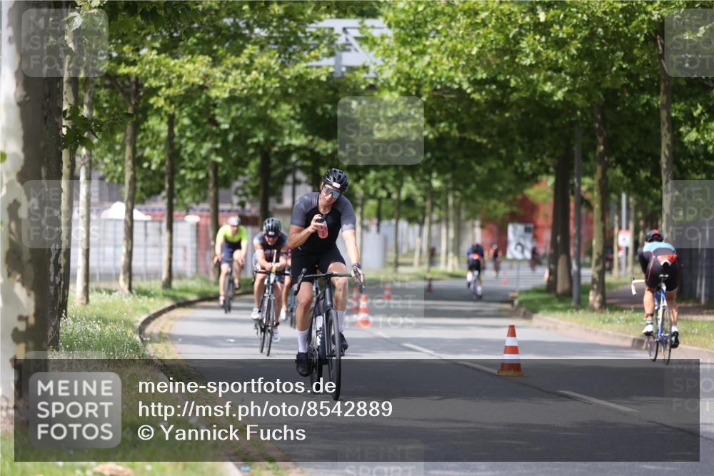 10.08.2025 - GEWOBA Citytriathlon Bremen Yannick Fuchs http://msf.ph/oto/8542889 10.08.2025 12:49:26 Radfahren 560, 593, 702, 715, 774, 806, 840, 841, 888, 942 meine-sportfotos.de