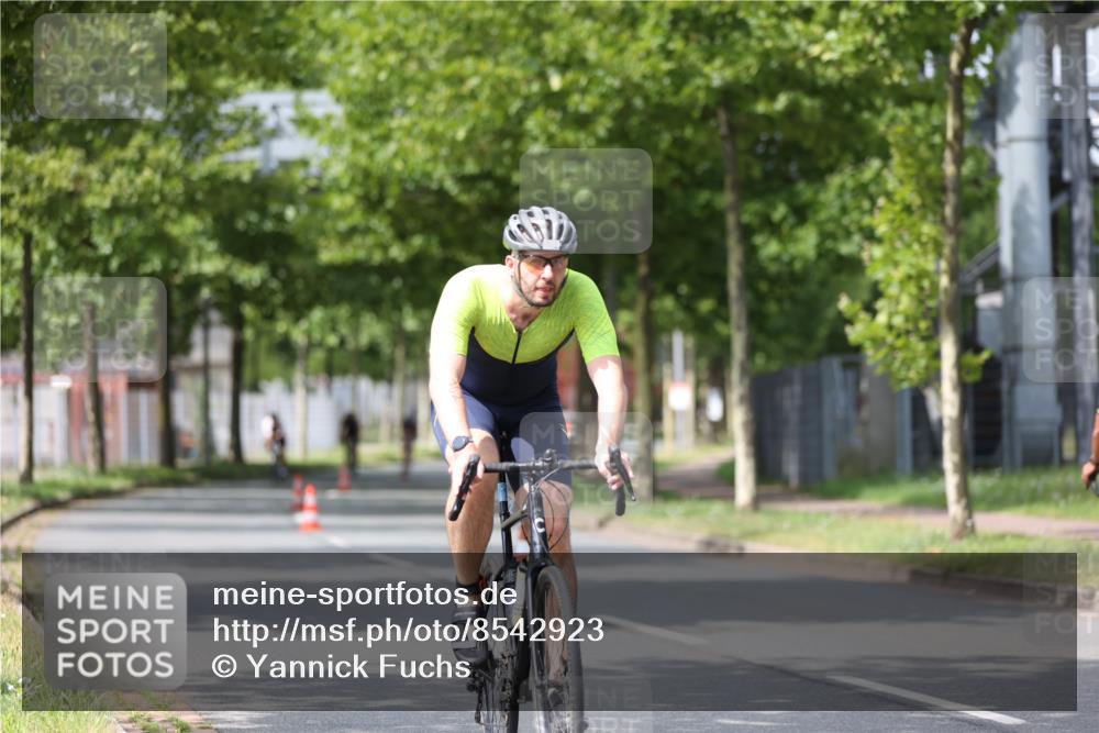 10.08.2025 - GEWOBA Citytriathlon Bremen Yannick Fuchs http://msf.ph/oto/8542923 10.08.2025 12:49:31 Radfahren 560, 593, 637, 702, 715, 774, 806, 840, 841, 873, 888, 922, 942 meine-sportfotos.de