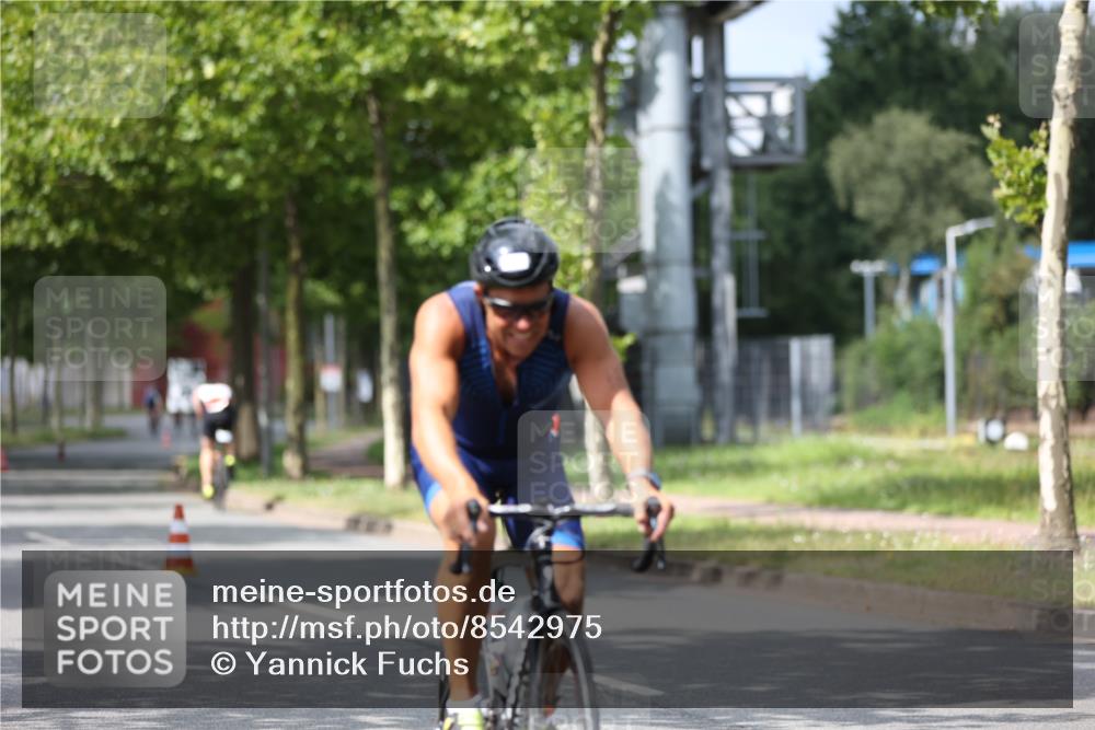 10.08.2025 - GEWOBA Citytriathlon Bremen Yannick Fuchs http://msf.ph/oto/8542975 10.08.2025 12:49:40 Radfahren 560, 637, 648, 666, 688, 689, 692, 702, 715, 774, 841, 856, 873, 888, 922 meine-sportfotos.de