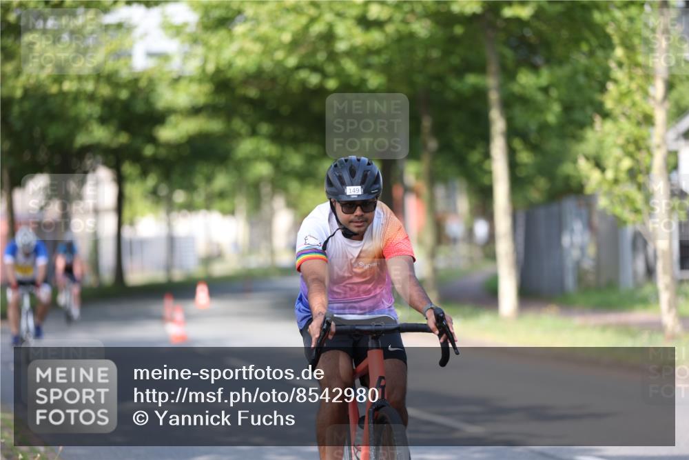 10.08.2025 - GEWOBA Citytriathlon Bremen Yannick Fuchs http://msf.ph/oto/8542980 10.08.2025 10:43:16 Radfahren 27, 51, 149, 361, 415 meine-sportfotos.de