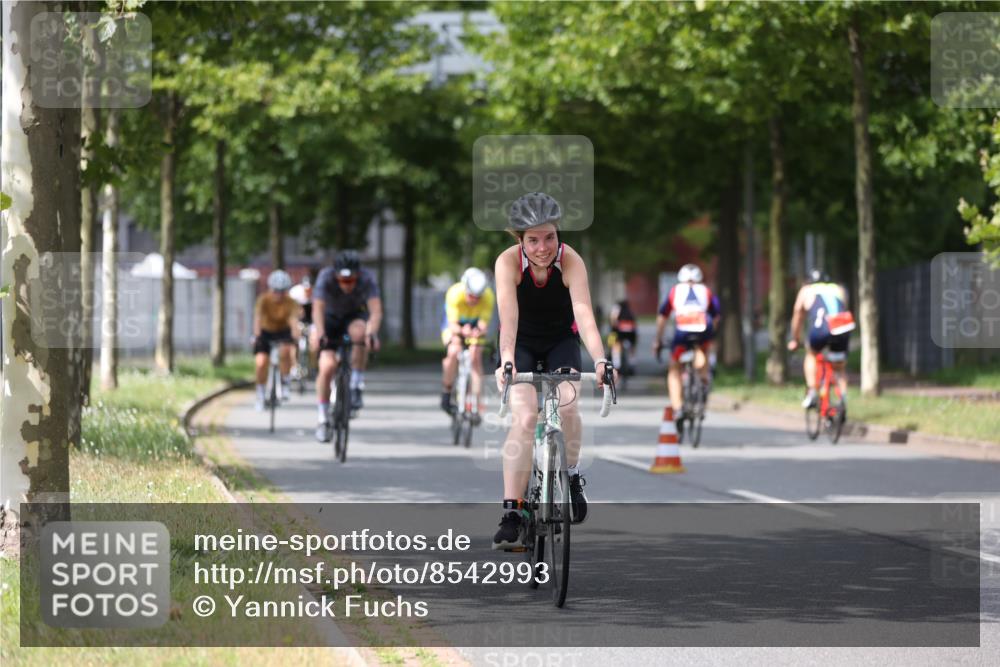 10.08.2025 - GEWOBA Citytriathlon Bremen Yannick Fuchs http://msf.ph/oto/8542993 10.08.2025 12:49:43 Radfahren 552, 560, 637, 648, 666, 688, 689, 692, 702, 715, 741, 841, 856, 873, 922 meine-sportfotos.de