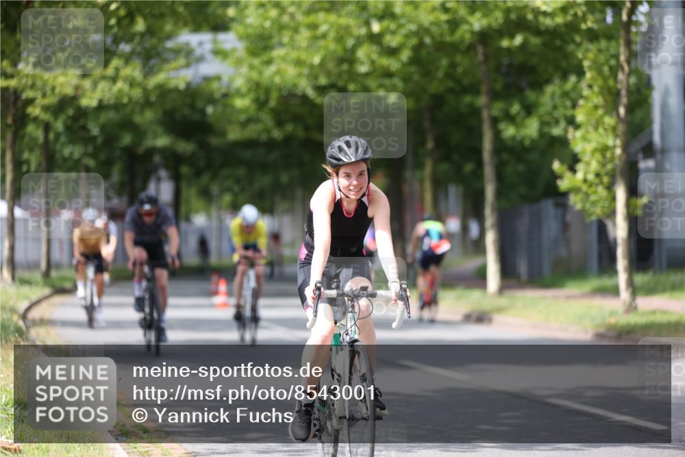 10.08.2025 - GEWOBA Citytriathlon Bremen Yannick Fuchs http://msf.ph/oto/8543001 10.08.2025 12:49:44 Radfahren 552, 560, 637, 648, 666, 688, 689, 692, 702, 715, 741, 841, 856, 873, 922 meine-sportfotos.de