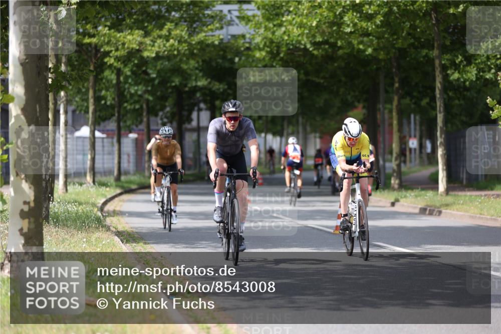 10.08.2025 - GEWOBA Citytriathlon Bremen Yannick Fuchs http://msf.ph/oto/8543008 10.08.2025 12:49:44 Radfahren 552, 560, 637, 648, 666, 688, 689, 692, 702, 715, 741, 841, 856, 873, 922 meine-sportfotos.de