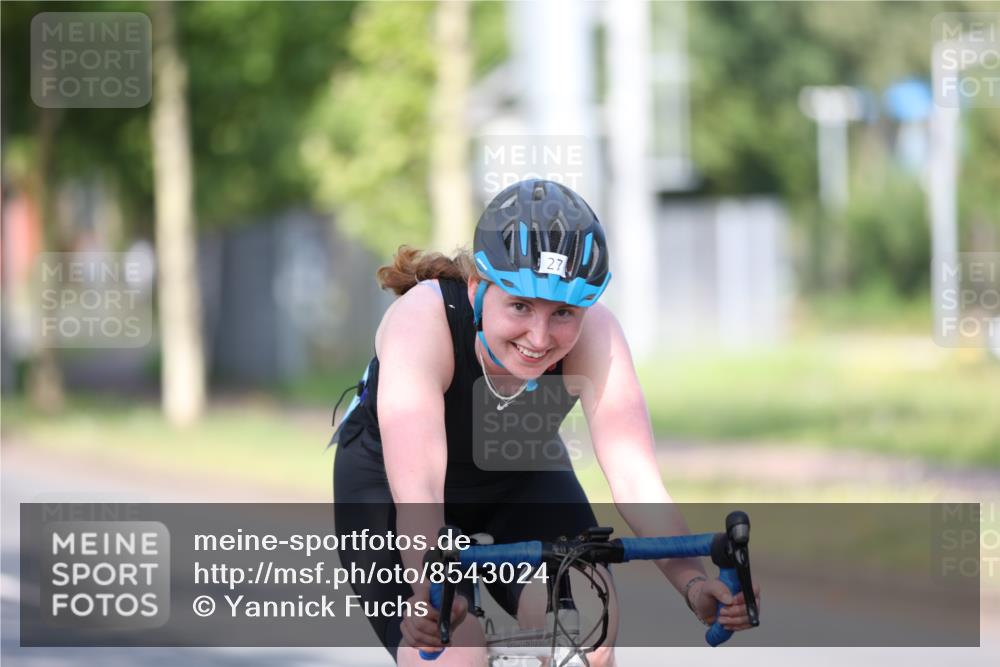 10.08.2025 - GEWOBA Citytriathlon Bremen Yannick Fuchs http://msf.ph/oto/8543024 10.08.2025 10:43:22 Radfahren 27, 51, 149, 361, 415, 422 meine-sportfotos.de