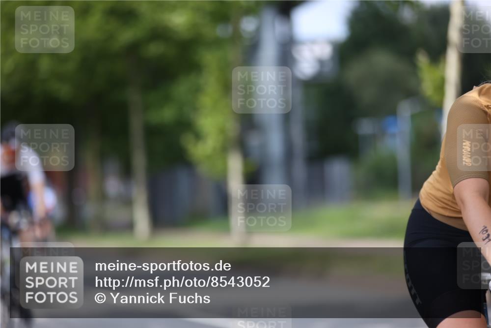 10.08.2025 - GEWOBA Citytriathlon Bremen Yannick Fuchs http://msf.ph/oto/8543052 10.08.2025 12:49:47 Radfahren 552, 637, 648, 666, 688, 689, 692, 715, 741, 856, 873, 922 meine-sportfotos.de