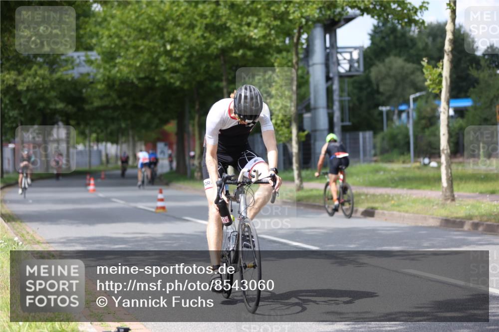 10.08.2025 - GEWOBA Citytriathlon Bremen Yannick Fuchs http://msf.ph/oto/8543060 10.08.2025 12:49:48 Radfahren 552, 637, 648, 666, 688, 689, 692, 715, 741, 856, 873, 922, 959 meine-sportfotos.de