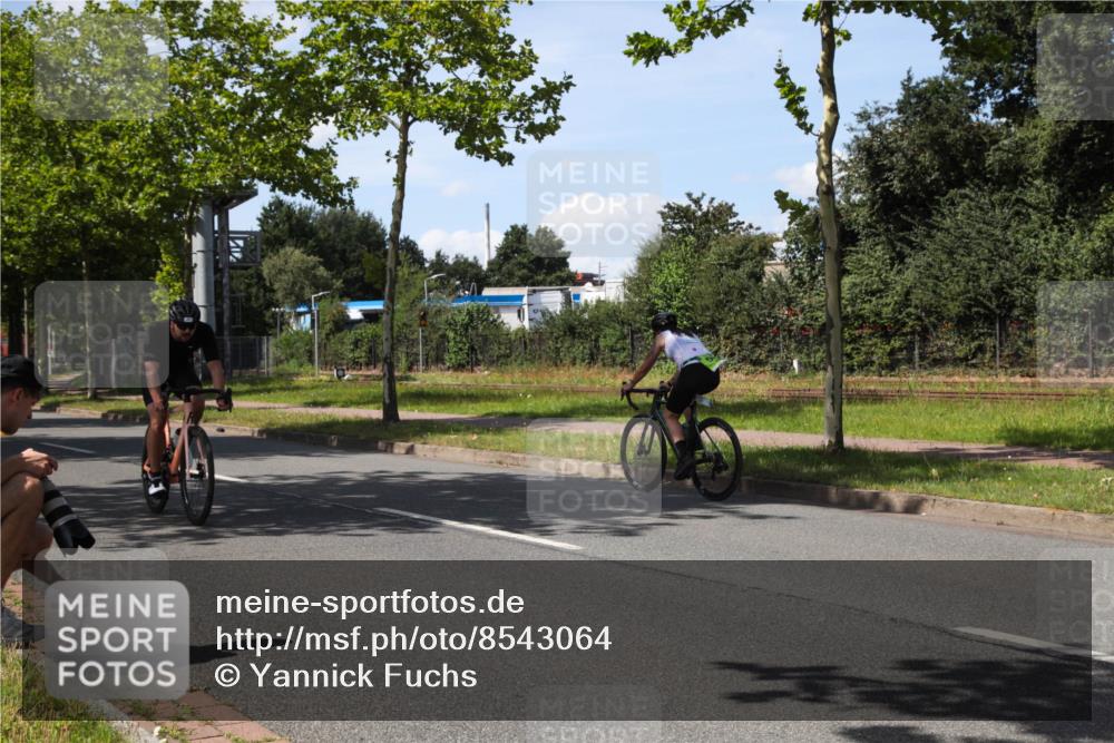 10.08.2025 - GEWOBA Citytriathlon Bremen Yannick Fuchs http://msf.ph/oto/8543064 10.08.2025 14:33:50 Radfahren 25, 48, 55, 65, 92, 151, 388, 514, 522 meine-sportfotos.de