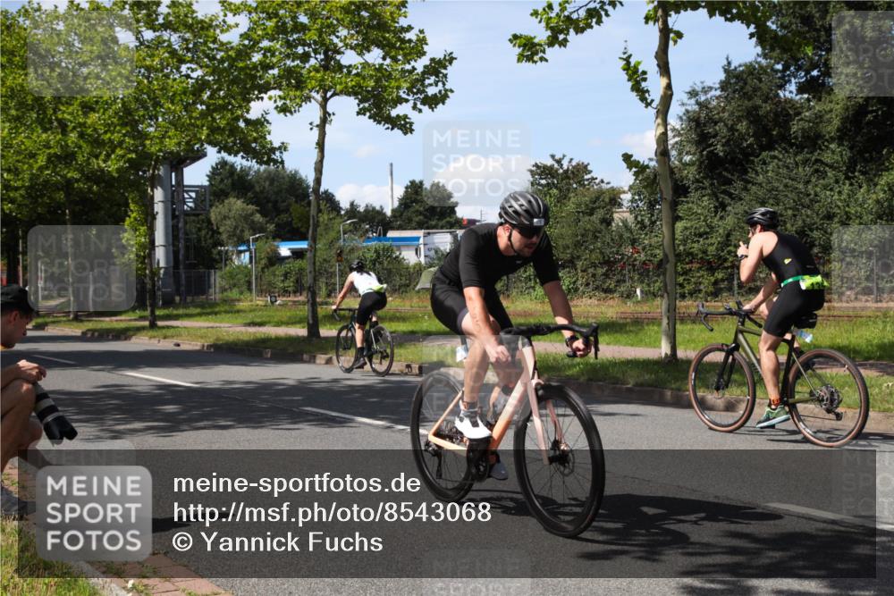 10.08.2025 - GEWOBA Citytriathlon Bremen Yannick Fuchs http://msf.ph/oto/8543068 10.08.2025 14:33:50 Radfahren 25, 48, 55, 65, 92, 151, 388, 514, 522 meine-sportfotos.de