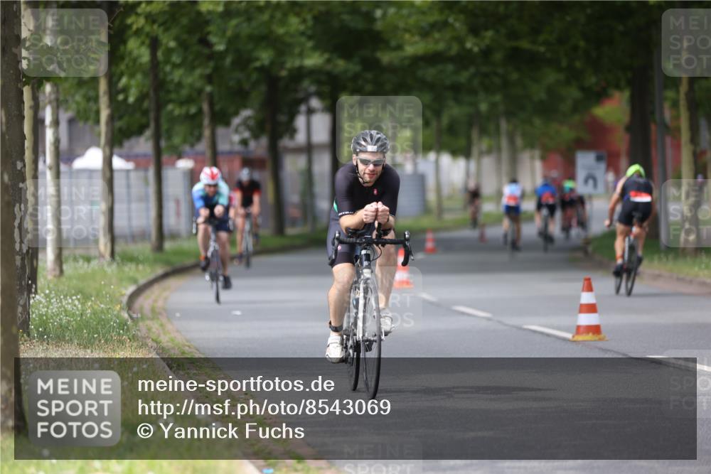 10.08.2025 - GEWOBA Citytriathlon Bremen Yannick Fuchs http://msf.ph/oto/8543069 10.08.2025 12:49:50 Radfahren 552, 637, 648, 666, 688, 689, 692, 715, 741, 856, 873, 922, 959 meine-sportfotos.de