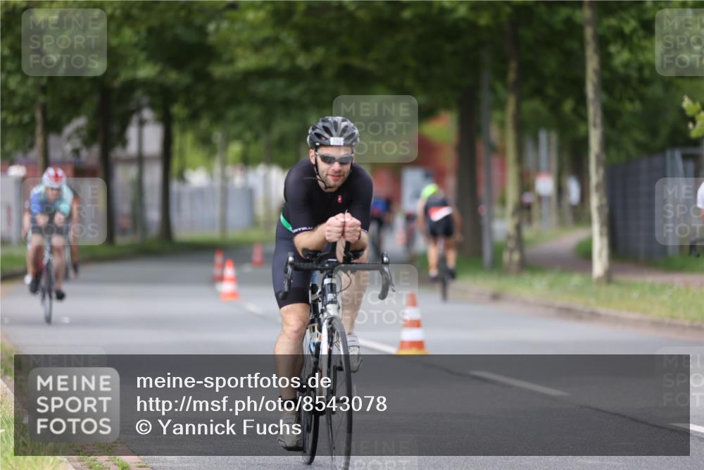 10.08.2025 - GEWOBA Citytriathlon Bremen Yannick Fuchs http://msf.ph/oto/8543078 10.08.2025 12:49:50 Radfahren 552, 637, 648, 666, 688, 689, 692, 715, 741, 856, 873, 922, 959 meine-sportfotos.de