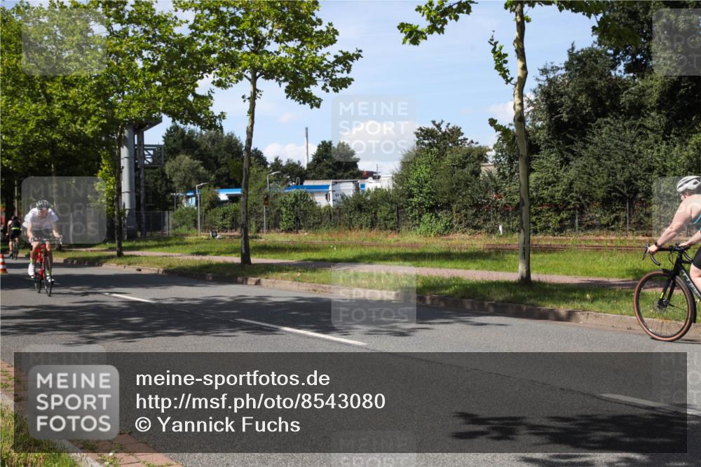 10.08.2025 - GEWOBA Citytriathlon Bremen Yannick Fuchs http://msf.ph/oto/8543080 10.08.2025 14:33:55 Radfahren 25, 55, 65, 92, 151, 388, 451, 507, 522, 530 meine-sportfotos.de