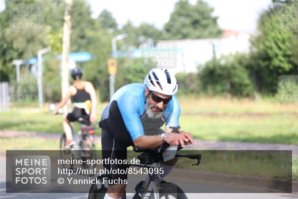 10.08.2025 - GEWOBA Citytriathlon Bremen Yannick Fuchs http://msf.ph/oto/8543095 10.08.2025 10:43:32 Radfahren 53, 217, 361, 422, 487 meine-sportfotos.de