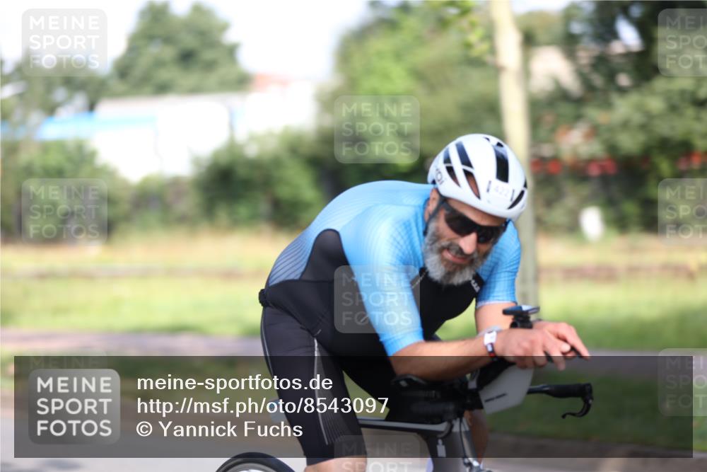 10.08.2025 - GEWOBA Citytriathlon Bremen Yannick Fuchs http://msf.ph/oto/8543097 10.08.2025 10:43:32 Radfahren 53, 217, 361, 422, 487 meine-sportfotos.de