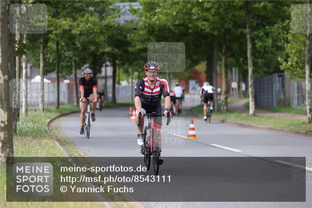 10.08.2025 - GEWOBA Citytriathlon Bremen Yannick Fuchs http://msf.ph/oto/8543111 10.08.2025 12:49:54 Radfahren 552, 637, 648, 666, 688, 689, 692, 722, 741, 838, 856, 922, 935, 959 meine-sportfotos.de