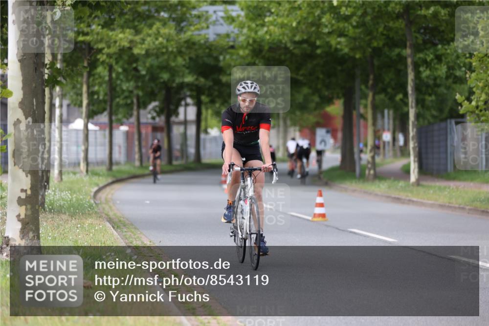 10.08.2025 - GEWOBA Citytriathlon Bremen Yannick Fuchs http://msf.ph/oto/8543119 10.08.2025 12:49:55 Radfahren 552, 637, 648, 666, 688, 689, 692, 722, 741, 838, 856, 935, 959 meine-sportfotos.de