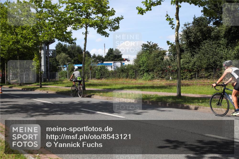 10.08.2025 - GEWOBA Citytriathlon Bremen Yannick Fuchs http://msf.ph/oto/8543121 10.08.2025 14:34:10 Radfahren 45, 55, 76, 92, 151, 214, 364, 388, 424, 443, 451, 507, 515, 530 meine-sportfotos.de