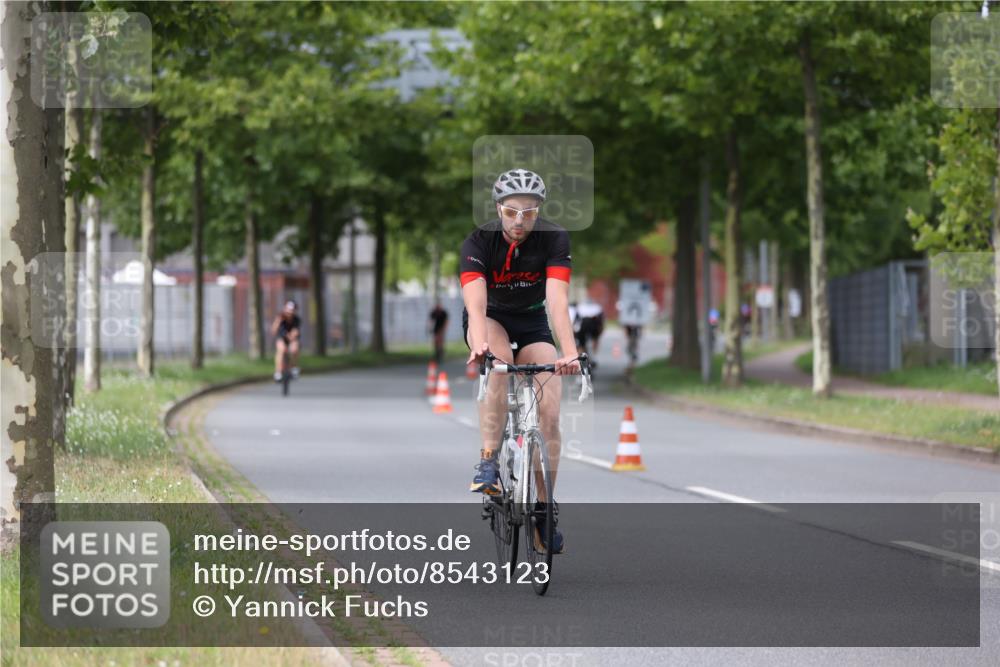 10.08.2025 - GEWOBA Citytriathlon Bremen Yannick Fuchs http://msf.ph/oto/8543123 10.08.2025 12:49:56 Radfahren 552, 648, 666, 688, 689, 692, 722, 741, 838, 856, 935, 959 meine-sportfotos.de