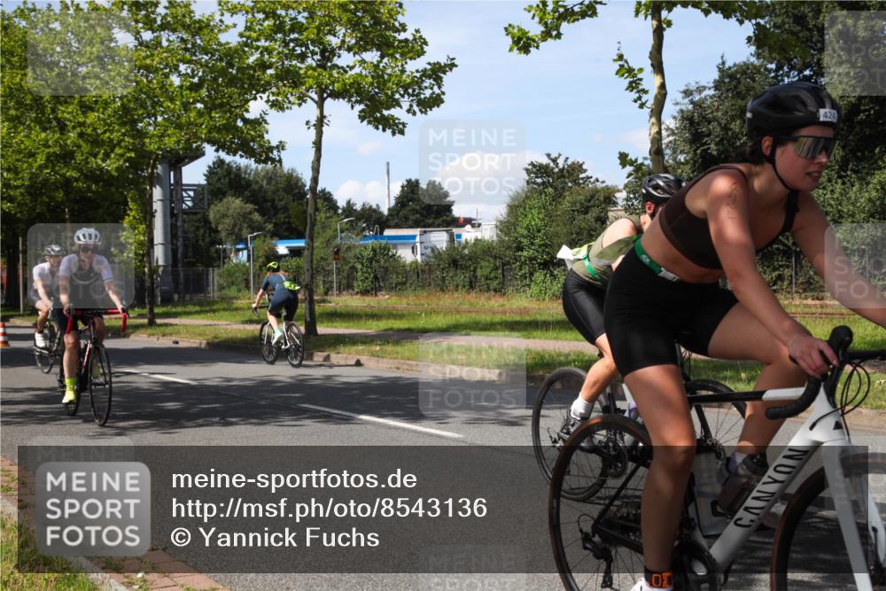 10.08.2025 - GEWOBA Citytriathlon Bremen Yannick Fuchs http://msf.ph/oto/8543136 10.08.2025 14:34:19 Radfahren 45, 76, 88, 143, 214, 304, 316, 364, 375, 392, 424, 443, 451, 515, 530 meine-sportfotos.de