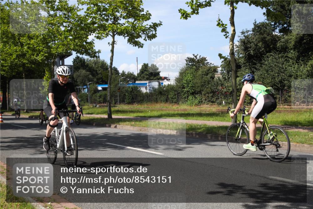 10.08.2025 - GEWOBA Citytriathlon Bremen Yannick Fuchs http://msf.ph/oto/8543151 10.08.2025 14:34:24 Radfahren 45, 76, 79, 88, 143, 144, 146, 214, 304, 316, 375, 392, 424, 443, 515, 524 meine-sportfotos.de