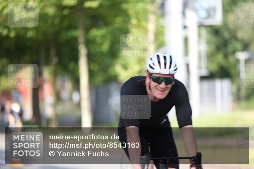 10.08.2025 - GEWOBA Citytriathlon Bremen Yannick Fuchs http://msf.ph/oto/8543163 10.08.2025 10:43:45 Radfahren 53, 179, 217, 422, 425, 487, 507 meine-sportfotos.de