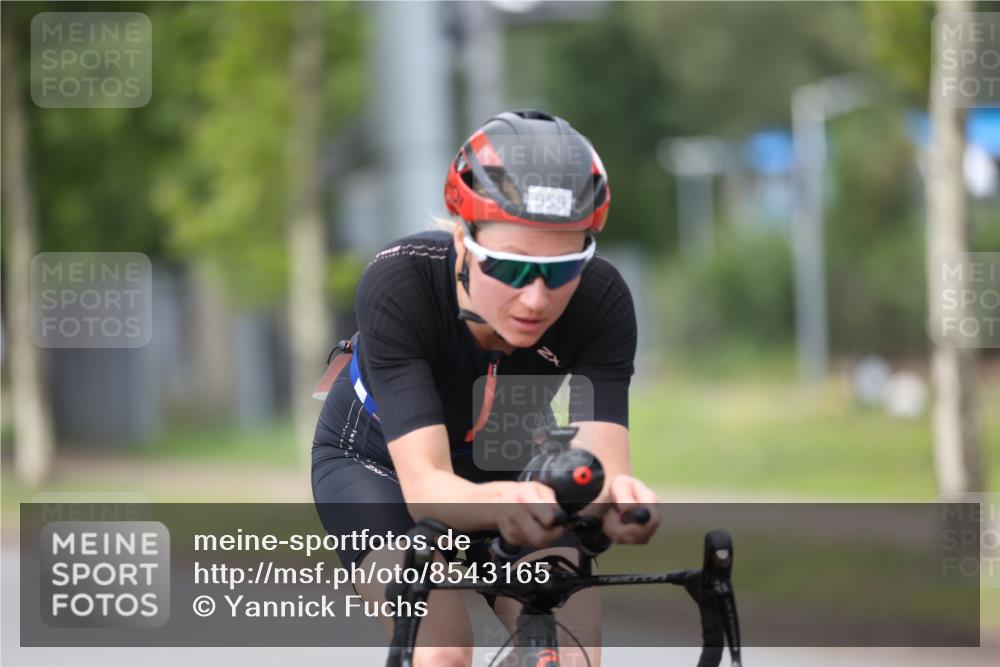 10.08.2025 - GEWOBA Citytriathlon Bremen Yannick Fuchs http://msf.ph/oto/8543165 10.08.2025 12:50:00 Radfahren 552, 648, 688, 692, 722, 741, 838, 856, 935, 959 meine-sportfotos.de
