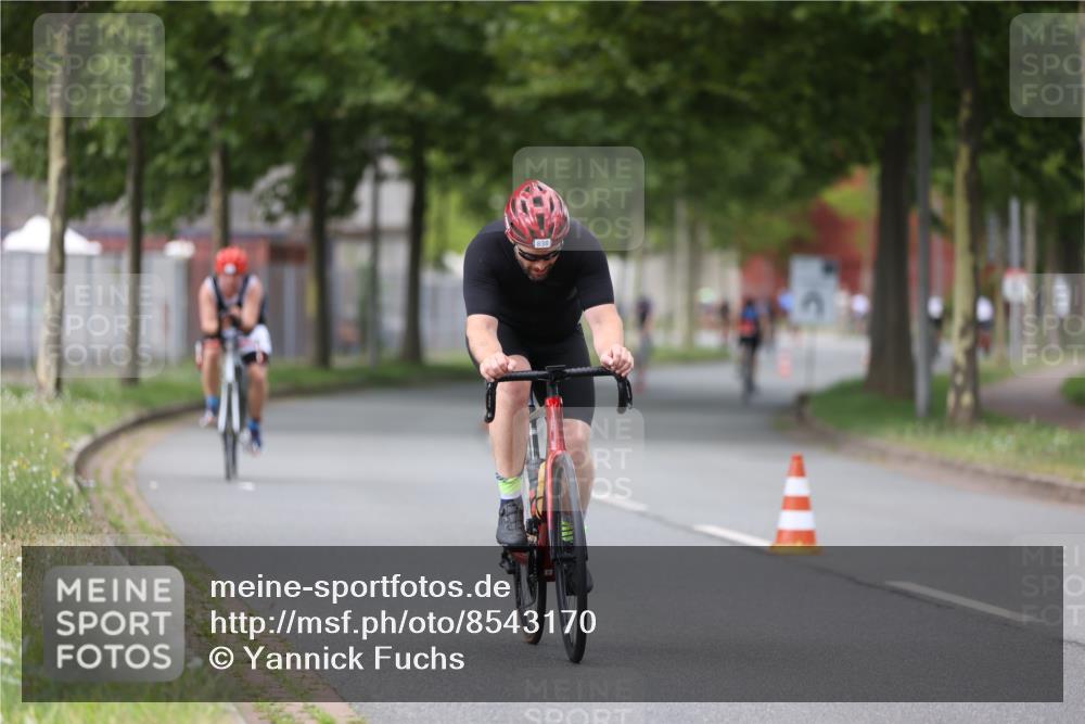 10.08.2025 - GEWOBA Citytriathlon Bremen Yannick Fuchs http://msf.ph/oto/8543170 10.08.2025 12:50:04 Radfahren 552, 688, 692, 722, 741, 752, 838, 935, 959 meine-sportfotos.de