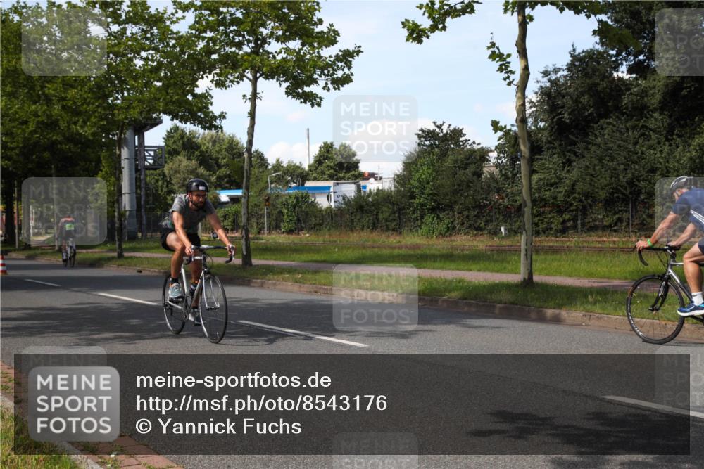 10.08.2025 - GEWOBA Citytriathlon Bremen Yannick Fuchs http://msf.ph/oto/8543176 10.08.2025 14:34:32 Radfahren 45, 76, 79, 88, 143, 144, 146, 300, 304, 316, 375, 392, 465, 524 meine-sportfotos.de
