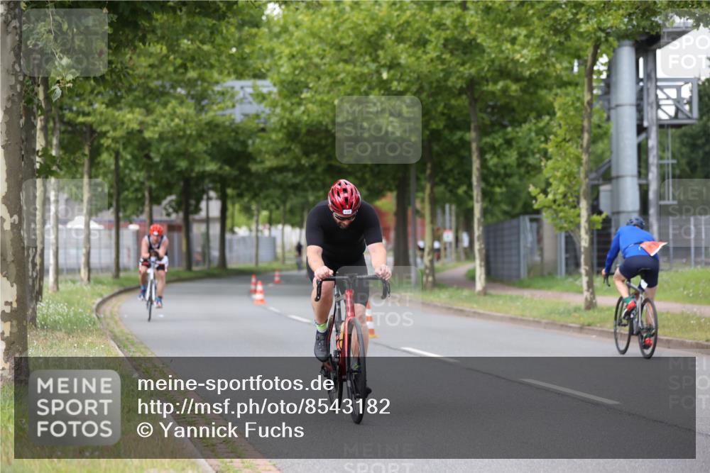 10.08.2025 - GEWOBA Citytriathlon Bremen Yannick Fuchs http://msf.ph/oto/8543182 10.08.2025 12:50:04 Radfahren 552, 688, 692, 722, 741, 752, 838, 935, 959 meine-sportfotos.de