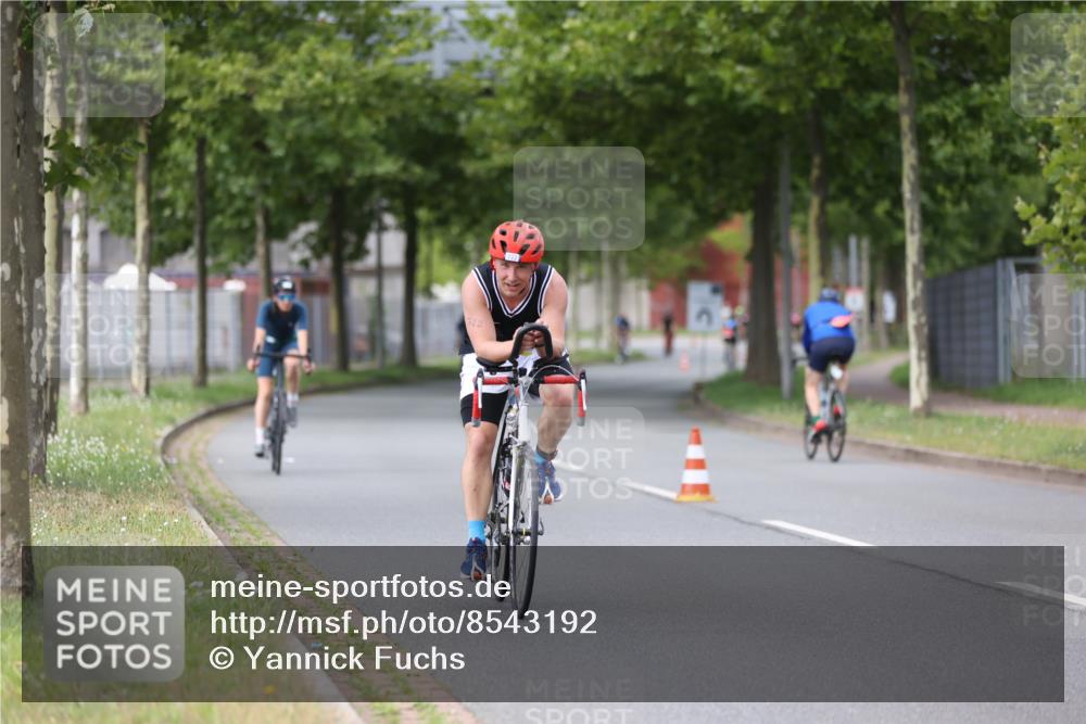 10.08.2025 - GEWOBA Citytriathlon Bremen Yannick Fuchs http://msf.ph/oto/8543192 10.08.2025 12:50:06 Radfahren 552, 722, 741, 752, 838, 852, 935, 959 meine-sportfotos.de
