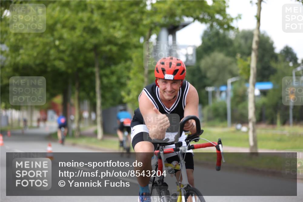 10.08.2025 - GEWOBA Citytriathlon Bremen Yannick Fuchs http://msf.ph/oto/8543204 10.08.2025 12:50:07 Radfahren 643, 722, 741, 752, 838, 852, 935, 959 meine-sportfotos.de