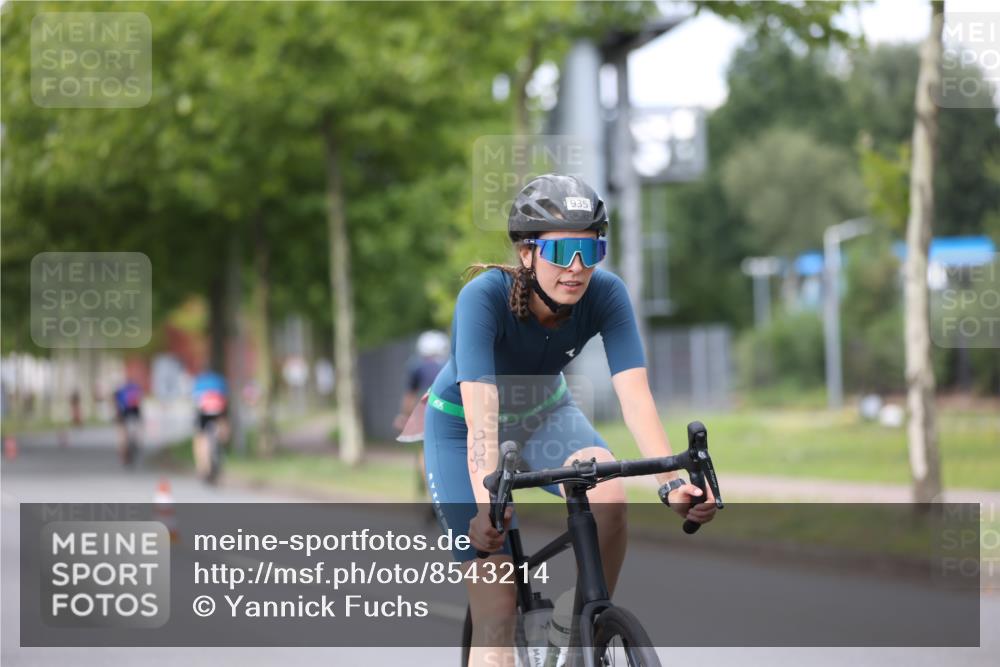 10.08.2025 - GEWOBA Citytriathlon Bremen Yannick Fuchs http://msf.ph/oto/8543214 10.08.2025 12:50:09 Radfahren 643, 722, 752, 820, 838, 852, 935, 959 meine-sportfotos.de