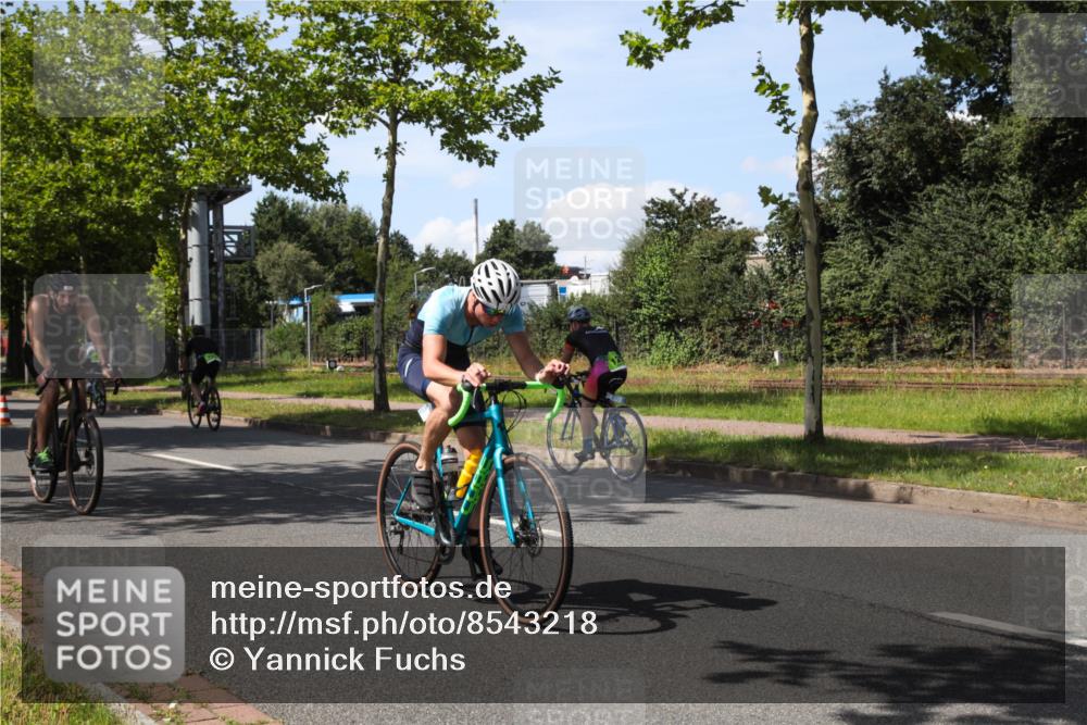 10.08.2025 - GEWOBA Citytriathlon Bremen Yannick Fuchs http://msf.ph/oto/8543218 10.08.2025 14:34:54 Radfahren 23, 31, 72, 268, 300, 340, 413, 430, 502, 511 meine-sportfotos.de