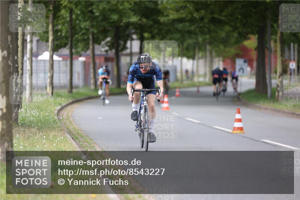 10.08.2025 - GEWOBA Citytriathlon Bremen Yannick Fuchs http://msf.ph/oto/8543227 10.08.2025 12:50:13 Radfahren 643, 722, 752, 820, 838, 852, 935, 959 meine-sportfotos.de